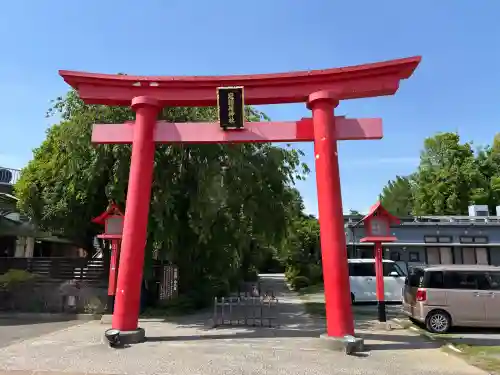 冠稲荷神社の{uncategorized: "未分類", other: "その他", undefined: "問題あり", building: "その他建物", grave: "お墓", sacred_gate: "鳥居", guardian: "狛犬", statue: "像", buddha: "仏像", history: "歴史", nature: "自然", garden: "庭園", animal: "動物", pagoda: "塔", temizu: "手水舎", mountain_gate: "山門・神門", sanctuary: "本殿・本堂", subordinate: "末社・摂社", art: "芸術", scenery: "景色", jizo: "地蔵", ema: "絵馬", goshuin: "御朱印", omikuji: "おみくじ", items: "授与品その他", amulet: "お守り", goshuincho: "御朱印帳", eats: "食事", festival: "お祭り", votive_dance: "神楽", shichigosan: "七五三参", wedding: "結婚式", experience: "体験その他", initially: "初詣", around: "周辺", anti_infection: "感染症対策"}