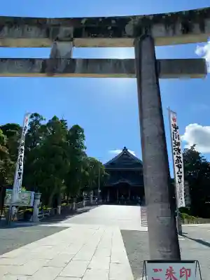 豊川稲荷の{uncategorized: "未分類", other: "その他", undefined: "問題あり", building: "その他建物", grave: "お墓", sacred_gate: "鳥居", guardian: "狛犬", statue: "像", buddha: "仏像", history: "歴史", nature: "自然", garden: "庭園", animal: "動物", pagoda: "塔", temizu: "手水舎", mountain_gate: "山門・神門", sanctuary: "本殿・本堂", subordinate: "末社・摂社", art: "芸術", scenery: "景色", jizo: "地蔵", ema: "絵馬", goshuin: "御朱印", omikuji: "おみくじ", items: "授与品その他", amulet: "お守り", goshuincho: "御朱印帳", eats: "食事", festival: "お祭り", votive_dance: "神楽", shichigosan: "七五三参", wedding: "結婚式", experience: "体験その他", initially: "初詣", around: "周辺", anti_infection: "感染症対策"}