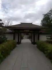 宝勝山　南藏院   蓮光寺の山門