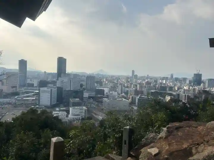 金光稲荷神社の{uncategorized: "未分類", other: "その他", undefined: "問題あり", building: "その他建物", grave: "お墓", sacred_gate: "鳥居", guardian: "狛犬", statue: "像", buddha: "仏像", history: "歴史", nature: "自然", garden: "庭園", animal: "動物", pagoda: "塔", temizu: "手水舎", mountain_gate: "山門・神門", sanctuary: "本殿・本堂", subordinate: "末社・摂社", art: "芸術", scenery: "景色", jizo: "地蔵", ema: "絵馬", goshuin: "御朱印", omikuji: "おみくじ", items: "授与品その他", amulet: "お守り", goshuincho: "御朱印帳", eats: "食事", festival: "お祭り", votive_dance: "神楽", shichigosan: "七五三参", wedding: "結婚式", experience: "体験その他", initially: "初詣", around: "周辺", anti_infection: "感染症対策"}