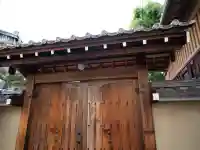 六道珍皇寺の{uncategorized: "未分類", other: "その他", undefined: "問題あり", building: "その他建物", grave: "お墓", sacred_gate: "鳥居", guardian: "狛犬", statue: "像", buddha: "仏像", history: "歴史", nature: "自然", garden: "庭園", animal: "動物", pagoda: "塔", temizu: "手水舎", mountain_gate: "山門・神門", sanctuary: "本殿・本堂", subordinate: "末社・摂社", art: "芸術", scenery: "景色", jizo: "地蔵", ema: "絵馬", goshuin: "御朱印", omikuji: "おみくじ", items: "授与品その他", amulet: "お守り", goshuincho: "御朱印帳", eats: "食事", festival: "お祭り", votive_dance: "神楽", shichigosan: "七五三参", wedding: "結婚式", experience: "体験その他", initially: "初詣", around: "周辺", anti_infection: "感染症対策"}