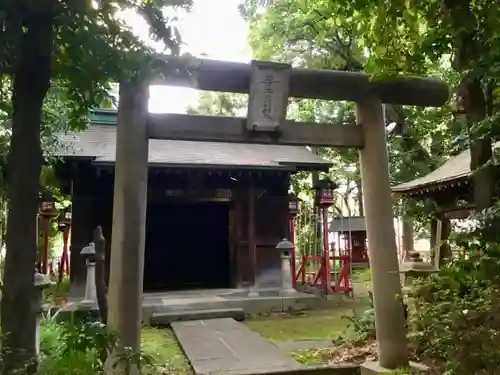 四本木稲荷神社の鳥居