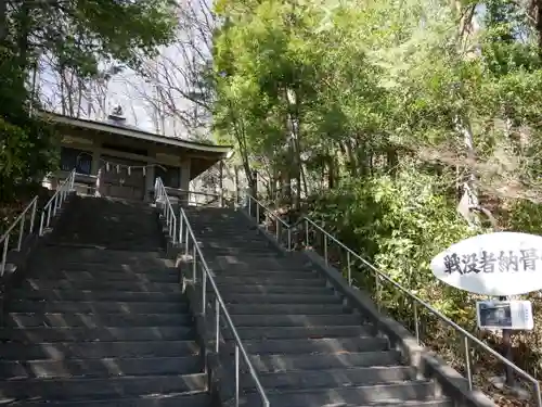 山梨縣護國神社の建物その他