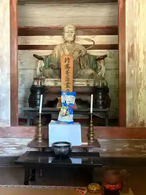 東大寺 行基堂の{uncategorized: "未分類", other: "その他", undefined: "問題あり", building: "その他建物", grave: "お墓", sacred_gate: "鳥居", guardian: "狛犬", statue: "像", buddha: "仏像", history: "歴史", nature: "自然", garden: "庭園", animal: "動物", pagoda: "塔", temizu: "手水舎", mountain_gate: "山門・神門", sanctuary: "本殿・本堂", subordinate: "末社・摂社", art: "芸術", scenery: "景色", jizo: "地蔵", ema: "絵馬", goshuin: "御朱印", omikuji: "おみくじ", items: "授与品その他", amulet: "お守り", goshuincho: "御朱印帳", eats: "食事", festival: "お祭り", votive_dance: "神楽", shichigosan: "七五三参", wedding: "結婚式", experience: "体験その他", initially: "初詣", around: "周辺", anti_infection: "感染症対策"}