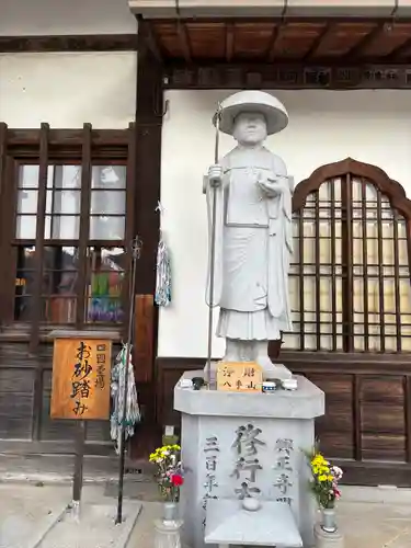 八事山 興正寺の像