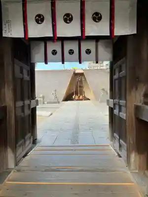 鳥飼八幡宮の{uncategorized: "未分類", other: "その他", undefined: "問題あり", building: "その他建物", grave: "お墓", sacred_gate: "鳥居", guardian: "狛犬", statue: "像", buddha: "仏像", history: "歴史", nature: "自然", garden: "庭園", animal: "動物", pagoda: "塔", temizu: "手水舎", mountain_gate: "山門・神門", sanctuary: "本殿・本堂", subordinate: "末社・摂社", art: "芸術", scenery: "景色", jizo: "地蔵", ema: "絵馬", goshuin: "御朱印", omikuji: "おみくじ", items: "授与品その他", amulet: "お守り", goshuincho: "御朱印帳", eats: "食事", festival: "お祭り", votive_dance: "神楽", shichigosan: "七五三参", wedding: "結婚式", experience: "体験その他", initially: "初詣", around: "周辺", anti_infection: "感染症対策"}