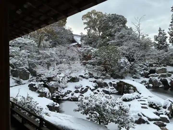 三宝院(三宝院門跡)の{uncategorized: "未分類", other: "その他", undefined: "問題あり", building: "その他建物", grave: "お墓", sacred_gate: "鳥居", guardian: "狛犬", statue: "像", buddha: "仏像", history: "歴史", nature: "自然", garden: "庭園", animal: "動物", pagoda: "塔", temizu: "手水舎", mountain_gate: "山門・神門", sanctuary: "本殿・本堂", subordinate: "末社・摂社", art: "芸術", scenery: "景色", jizo: "地蔵", ema: "絵馬", goshuin: "御朱印", omikuji: "おみくじ", items: "授与品その他", amulet: "お守り", goshuincho: "御朱印帳", eats: "食事", festival: "お祭り", votive_dance: "神楽", shichigosan: "七五三参", wedding: "結婚式", experience: "体験その他", initially: "初詣", around: "周辺", anti_infection: "感染症対策"}