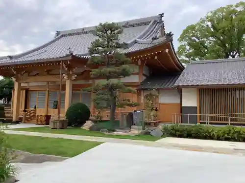東宝寺の本殿・本堂