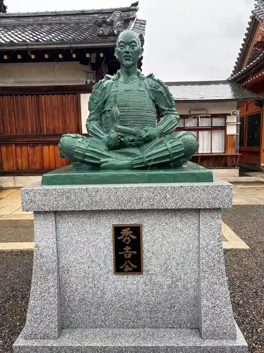 豊国神社の像