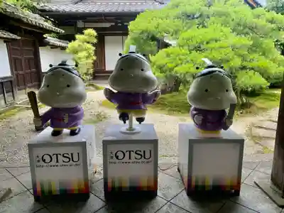 宝性院（石山寺寺務所）の像