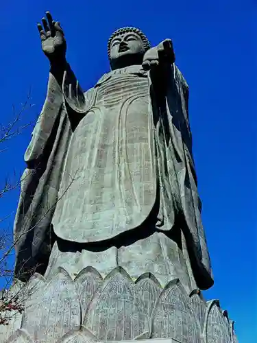 東本願寺本廟 牛久浄苑（牛久大仏）の仏像