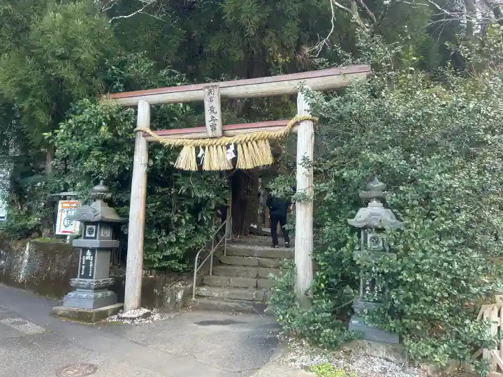 荒立神社の{uncategorized: "未分類", other: "その他", undefined: "問題あり", building: "その他建物", grave: "お墓", sacred_gate: "鳥居", guardian: "狛犬", statue: "像", buddha: "仏像", history: "歴史", nature: "自然", garden: "庭園", animal: "動物", pagoda: "塔", temizu: "手水舎", mountain_gate: "山門・神門", sanctuary: "本殿・本堂", subordinate: "末社・摂社", art: "芸術", scenery: "景色", jizo: "地蔵", ema: "絵馬", goshuin: "御朱印", omikuji: "おみくじ", items: "授与品その他", amulet: "お守り", goshuincho: "御朱印帳", eats: "食事", festival: "お祭り", votive_dance: "神楽", shichigosan: "七五三参", wedding: "結婚式", experience: "体験その他", initially: "初詣", around: "周辺", anti_infection: "感染症対策"}