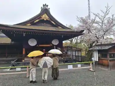 伏見稲荷大社の{uncategorized: "未分類", other: "その他", undefined: "問題あり", building: "その他建物", grave: "お墓", sacred_gate: "鳥居", guardian: "狛犬", statue: "像", buddha: "仏像", history: "歴史", nature: "自然", garden: "庭園", animal: "動物", pagoda: "塔", temizu: "手水舎", mountain_gate: "山門・神門", sanctuary: "本殿・本堂", subordinate: "末社・摂社", art: "芸術", scenery: "景色", jizo: "地蔵", ema: "絵馬", goshuin: "御朱印", omikuji: "おみくじ", items: "授与品その他", amulet: "お守り", goshuincho: "御朱印帳", eats: "食事", festival: "お祭り", votive_dance: "神楽", shichigosan: "七五三参", wedding: "結婚式", experience: "体験その他", initially: "初詣", around: "周辺", anti_infection: "感染症対策"}