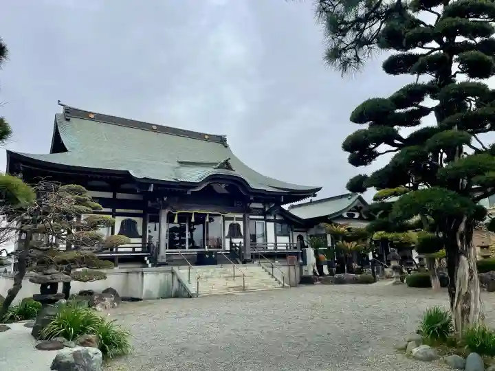 興全寺の{uncategorized: "未分類", other: "その他", undefined: "問題あり", building: "その他建物", grave: "お墓", sacred_gate: "鳥居", guardian: "狛犬", statue: "像", buddha: "仏像", history: "歴史", nature: "自然", garden: "庭園", animal: "動物", pagoda: "塔", temizu: "手水舎", mountain_gate: "山門・神門", sanctuary: "本殿・本堂", subordinate: "末社・摂社", art: "芸術", scenery: "景色", jizo: "地蔵", ema: "絵馬", goshuin: "御朱印", omikuji: "おみくじ", items: "授与品その他", amulet: "お守り", goshuincho: "御朱印帳", eats: "食事", festival: "お祭り", votive_dance: "神楽", shichigosan: "七五三参", wedding: "結婚式", experience: "体験その他", initially: "初詣", around: "周辺", anti_infection: "感染症対策"}