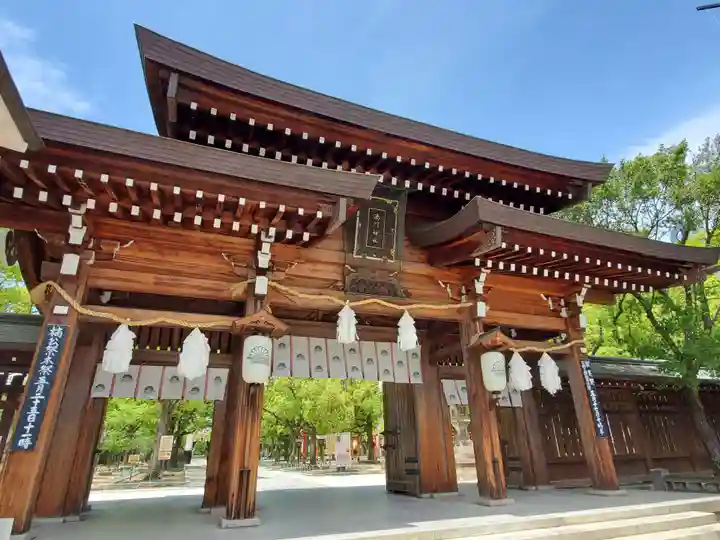 湊川神社の山門・神門