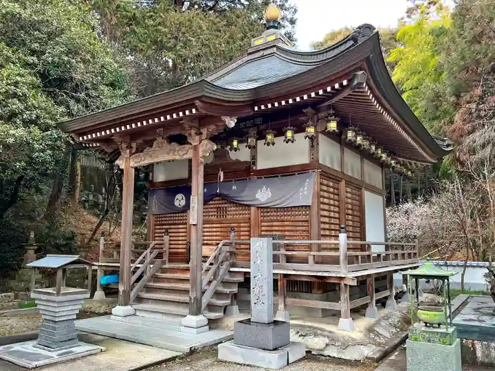 極楽寺の本殿・本堂