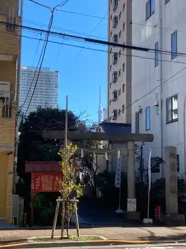 秋葉神社の山門