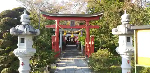 三軒地稲荷神社の鳥居