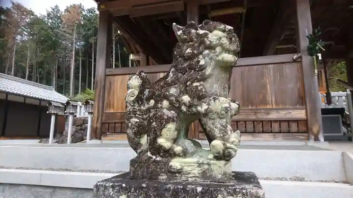 伊波乃西神社の狛犬