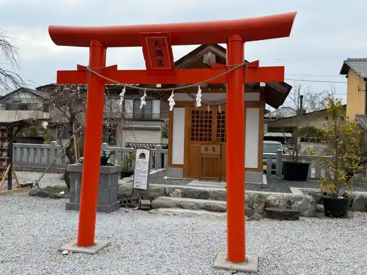 秩父今宮神社の{uncategorized: "未分類", other: "その他", undefined: "問題あり", building: "その他建物", grave: "お墓", sacred_gate: "鳥居", guardian: "狛犬", statue: "像", buddha: "仏像", history: "歴史", nature: "自然", garden: "庭園", animal: "動物", pagoda: "塔", temizu: "手水舎", mountain_gate: "山門・神門", sanctuary: "本殿・本堂", subordinate: "末社・摂社", art: "芸術", scenery: "景色", jizo: "地蔵", ema: "絵馬", goshuin: "御朱印", omikuji: "おみくじ", items: "授与品その他", amulet: "お守り", goshuincho: "御朱印帳", eats: "食事", festival: "お祭り", votive_dance: "神楽", shichigosan: "七五三参", wedding: "結婚式", experience: "体験その他", initially: "初詣", around: "周辺", anti_infection: "感染症対策"}