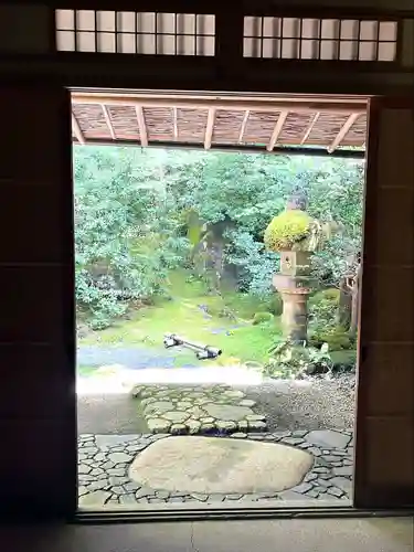 光明寺瑠璃光院の庭園