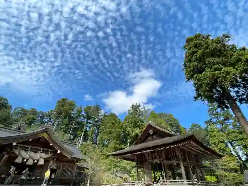 熊野大社の{uncategorized: "未分類", other: "その他", undefined: "問題あり", building: "その他建物", grave: "お墓", sacred_gate: "鳥居", guardian: "狛犬", statue: "像", buddha: "仏像", history: "歴史", nature: "自然", garden: "庭園", animal: "動物", pagoda: "塔", temizu: "手水舎", mountain_gate: "山門・神門", sanctuary: "本殿・本堂", subordinate: "末社・摂社", art: "芸術", scenery: "景色", jizo: "地蔵", ema: "絵馬", goshuin: "御朱印", omikuji: "おみくじ", items: "授与品その他", amulet: "お守り", goshuincho: "御朱印帳", eats: "食事", festival: "お祭り", votive_dance: "神楽", shichigosan: "七五三参", wedding: "結婚式", experience: "体験その他", initially: "初詣", around: "周辺", anti_infection: "感染症対策"}