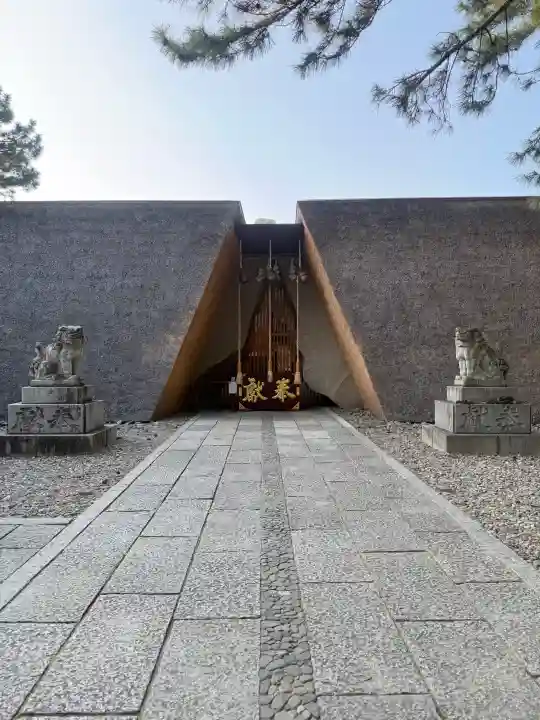 鳥飼八幡宮の{uncategorized: "未分類", other: "その他", undefined: "問題あり", building: "その他建物", grave: "お墓", sacred_gate: "鳥居", guardian: "狛犬", statue: "像", buddha: "仏像", history: "歴史", nature: "自然", garden: "庭園", animal: "動物", pagoda: "塔", temizu: "手水舎", mountain_gate: "山門・神門", sanctuary: "本殿・本堂", subordinate: "末社・摂社", art: "芸術", scenery: "景色", jizo: "地蔵", ema: "絵馬", goshuin: "御朱印", omikuji: "おみくじ", items: "授与品その他", amulet: "お守り", goshuincho: "御朱印帳", eats: "食事", festival: "お祭り", votive_dance: "神楽", shichigosan: "七五三参", wedding: "結婚式", experience: "体験その他", initially: "初詣", around: "周辺", anti_infection: "感染症対策"}