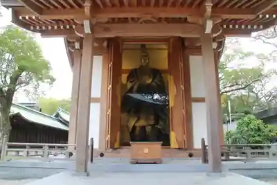 筥崎宮の像