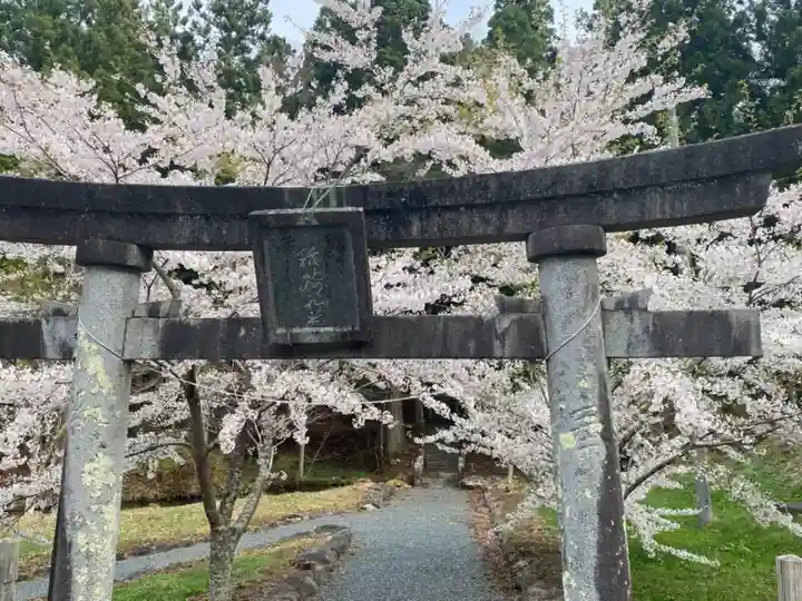 岡谷稲荷神社の鳥居