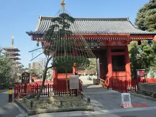 浅草寺の山門