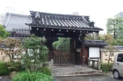 本覚寺の山門