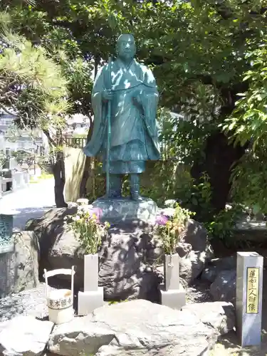 東本願寺の像