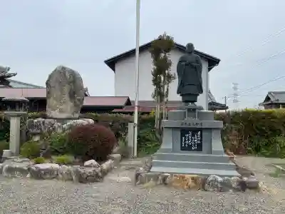 栄林寺の{uncategorized: "未分類", other: "その他", undefined: "問題あり", building: "その他建物", grave: "お墓", sacred_gate: "鳥居", guardian: "狛犬", statue: "像", buddha: "仏像", history: "歴史", nature: "自然", garden: "庭園", animal: "動物", pagoda: "塔", temizu: "手水舎", mountain_gate: "山門・神門", sanctuary: "本殿・本堂", subordinate: "末社・摂社", art: "芸術", scenery: "景色", jizo: "地蔵", ema: "絵馬", goshuin: "御朱印", omikuji: "おみくじ", items: "授与品その他", amulet: "お守り", goshuincho: "御朱印帳", eats: "食事", festival: "お祭り", votive_dance: "神楽", shichigosan: "七五三参", wedding: "結婚式", experience: "体験その他", initially: "初詣", around: "周辺", anti_infection: "感染症対策"}
