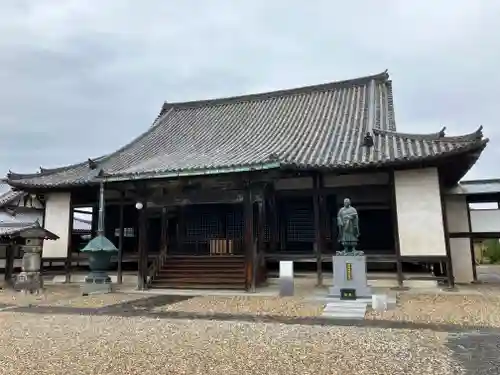 蓮長寺の本殿