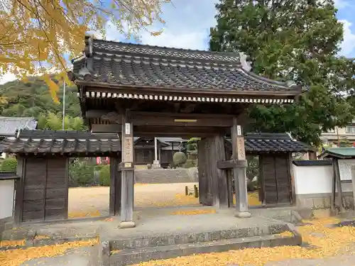 天徳寺の山門