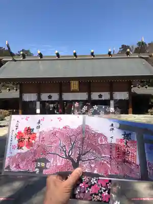 限定御朱印は2枚並べると一つの絵になります。