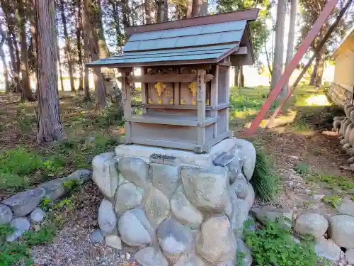 鳴海杻神社の末社