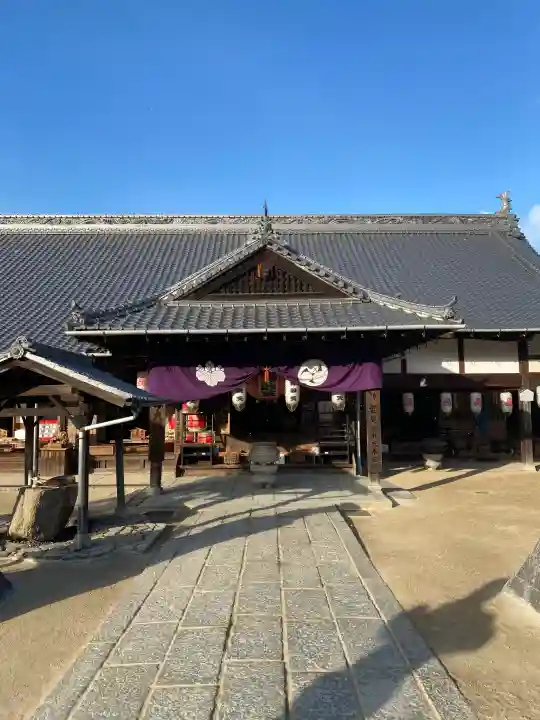 大願寺の{uncategorized: "未分類", other: "その他", undefined: "問題あり", building: "その他建物", grave: "お墓", sacred_gate: "鳥居", guardian: "狛犬", statue: "像", buddha: "仏像", history: "歴史", nature: "自然", garden: "庭園", animal: "動物", pagoda: "塔", temizu: "手水舎", mountain_gate: "山門・神門", sanctuary: "本殿・本堂", subordinate: "末社・摂社", art: "芸術", scenery: "景色", jizo: "地蔵", ema: "絵馬", goshuin: "御朱印", omikuji: "おみくじ", items: "授与品その他", amulet: "お守り", goshuincho: "御朱印帳", eats: "食事", festival: "お祭り", votive_dance: "神楽", shichigosan: "七五三参", wedding: "結婚式", experience: "体験その他", initially: "初詣", around: "周辺", anti_infection: "感染症対策"}