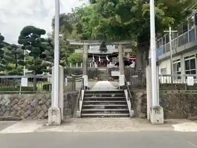 諏訪神社の{uncategorized: "未分類", other: "その他", undefined: "問題あり", building: "その他建物", grave: "お墓", sacred_gate: "鳥居", guardian: "狛犬", statue: "像", buddha: "仏像", history: "歴史", nature: "自然", garden: "庭園", animal: "動物", pagoda: "塔", temizu: "手水舎", mountain_gate: "山門・神門", sanctuary: "本殿・本堂", subordinate: "末社・摂社", art: "芸術", scenery: "景色", jizo: "地蔵", ema: "絵馬", goshuin: "御朱印", omikuji: "おみくじ", items: "授与品その他", amulet: "お守り", goshuincho: "御朱印帳", eats: "食事", festival: "お祭り", votive_dance: "神楽", shichigosan: "七五三参", wedding: "結婚式", experience: "体験その他", initially: "初詣", around: "周辺", anti_infection: "感染症対策"}