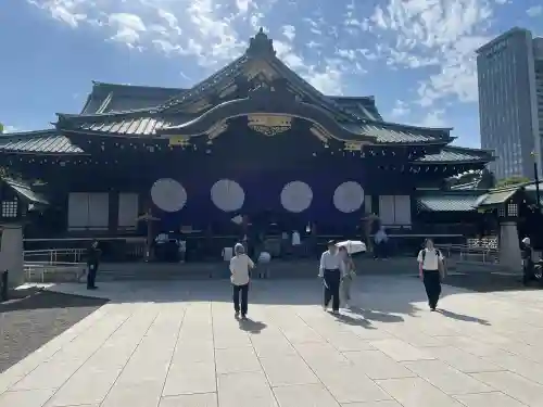 靖國神社の{uncategorized: "未分類", other: "その他", undefined: "問題あり", building: "その他建物", grave: "お墓", sacred_gate: "鳥居", guardian: "狛犬", statue: "像", buddha: "仏像", history: "歴史", nature: "自然", garden: "庭園", animal: "動物", pagoda: "塔", temizu: "手水舎", mountain_gate: "山門・神門", sanctuary: "本殿・本堂", subordinate: "末社・摂社", art: "芸術", scenery: "景色", jizo: "地蔵", ema: "絵馬", goshuin: "御朱印", omikuji: "おみくじ", items: "授与品その他", amulet: "お守り", goshuincho: "御朱印帳", eats: "食事", festival: "お祭り", votive_dance: "神楽", shichigosan: "七五三参", wedding: "結婚式", experience: "体験その他", initially: "初詣", around: "周辺", anti_infection: "感染症対策"}