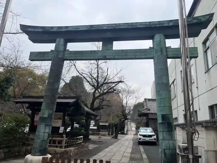 名古屋東照宮の{uncategorized: "未分類", other: "その他", undefined: "問題あり", building: "その他建物", grave: "お墓", sacred_gate: "鳥居", guardian: "狛犬", statue: "像", buddha: "仏像", history: "歴史", nature: "自然", garden: "庭園", animal: "動物", pagoda: "塔", temizu: "手水舎", mountain_gate: "山門・神門", sanctuary: "本殿・本堂", subordinate: "末社・摂社", art: "芸術", scenery: "景色", jizo: "地蔵", ema: "絵馬", goshuin: "御朱印", omikuji: "おみくじ", items: "授与品その他", amulet: "お守り", goshuincho: "御朱印帳", eats: "食事", festival: "お祭り", votive_dance: "神楽", shichigosan: "七五三参", wedding: "結婚式", experience: "体験その他", initially: "初詣", around: "周辺", anti_infection: "感染症対策"}