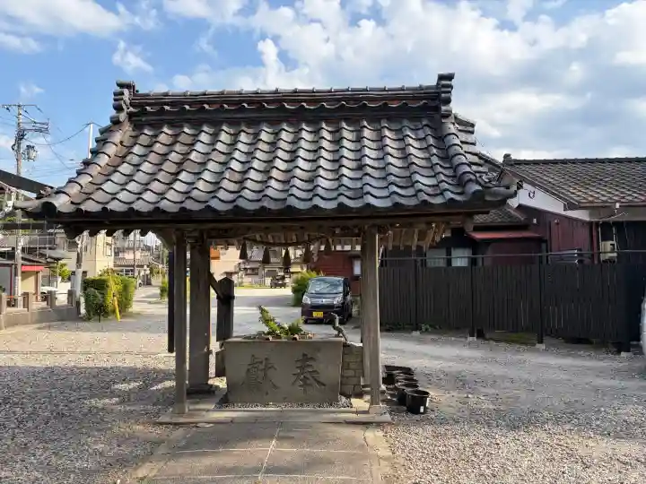 守りの神 藤基神社の{uncategorized: "未分類", other: "その他", undefined: "問題あり", building: "その他建物", grave: "お墓", sacred_gate: "鳥居", guardian: "狛犬", statue: "像", buddha: "仏像", history: "歴史", nature: "自然", garden: "庭園", animal: "動物", pagoda: "塔", temizu: "手水舎", mountain_gate: "山門・神門", sanctuary: "本殿・本堂", subordinate: "末社・摂社", art: "芸術", scenery: "景色", jizo: "地蔵", ema: "絵馬", goshuin: "御朱印", omikuji: "おみくじ", items: "授与品その他", amulet: "お守り", goshuincho: "御朱印帳", eats: "食事", festival: "お祭り", votive_dance: "神楽", shichigosan: "七五三参", wedding: "結婚式", experience: "体験その他", initially: "初詣", around: "周辺", anti_infection: "感染症対策"}