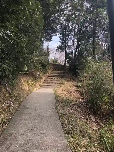 石上布都魂神社の建物その他