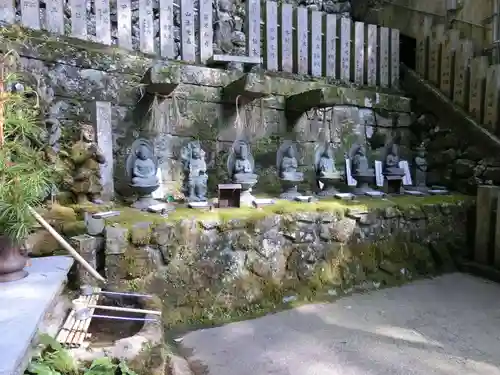 大本山七宝瀧寺の仏像