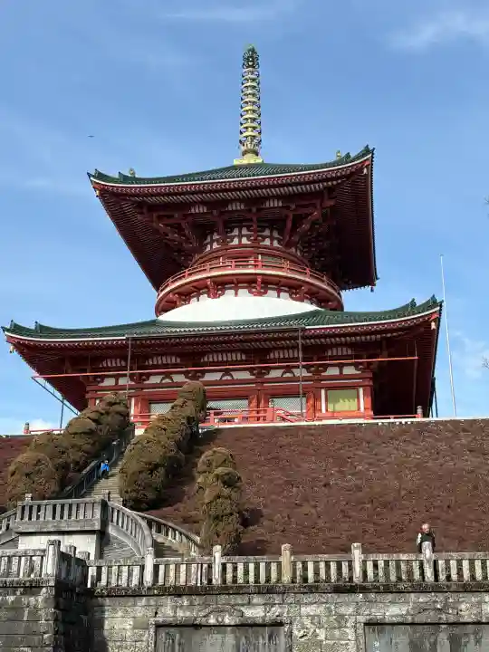 成田山平和大塔の{uncategorized: "未分類", other: "その他", undefined: "問題あり", building: "その他建物", grave: "お墓", sacred_gate: "鳥居", guardian: "狛犬", statue: "像", buddha: "仏像", history: "歴史", nature: "自然", garden: "庭園", animal: "動物", pagoda: "塔", temizu: "手水舎", mountain_gate: "山門・神門", sanctuary: "本殿・本堂", subordinate: "末社・摂社", art: "芸術", scenery: "景色", jizo: "地蔵", ema: "絵馬", goshuin: "御朱印", omikuji: "おみくじ", items: "授与品その他", amulet: "お守り", goshuincho: "御朱印帳", eats: "食事", festival: "お祭り", votive_dance: "神楽", shichigosan: "七五三参", wedding: "結婚式", experience: "体験その他", initially: "初詣", around: "周辺", anti_infection: "感染症対策"}