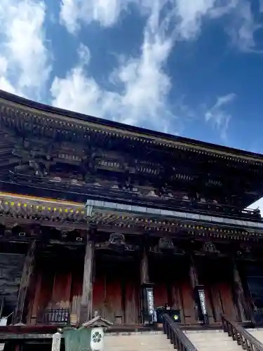 金峯山寺の{uncategorized: "未分類", other: "その他", undefined: "問題あり", building: "その他建物", grave: "お墓", sacred_gate: "鳥居", guardian: "狛犬", statue: "像", buddha: "仏像", history: "歴史", nature: "自然", garden: "庭園", animal: "動物", pagoda: "塔", temizu: "手水舎", mountain_gate: "山門・神門", sanctuary: "本殿・本堂", subordinate: "末社・摂社", art: "芸術", scenery: "景色", jizo: "地蔵", ema: "絵馬", goshuin: "御朱印", omikuji: "おみくじ", items: "授与品その他", amulet: "お守り", goshuincho: "御朱印帳", eats: "食事", festival: "お祭り", votive_dance: "神楽", shichigosan: "七五三参", wedding: "結婚式", experience: "体験その他", initially: "初詣", around: "周辺", anti_infection: "感染症対策"}