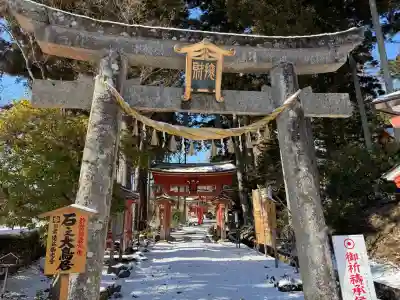 達谷窟毘沙門堂の{uncategorized: "未分類", other: "その他", undefined: "問題あり", building: "その他建物", grave: "お墓", sacred_gate: "鳥居", guardian: "狛犬", statue: "像", buddha: "仏像", history: "歴史", nature: "自然", garden: "庭園", animal: "動物", pagoda: "塔", temizu: "手水舎", mountain_gate: "山門・神門", sanctuary: "本殿・本堂", subordinate: "末社・摂社", art: "芸術", scenery: "景色", jizo: "地蔵", ema: "絵馬", goshuin: "御朱印", omikuji: "おみくじ", items: "授与品その他", amulet: "お守り", goshuincho: "御朱印帳", eats: "食事", festival: "お祭り", votive_dance: "神楽", shichigosan: "七五三参", wedding: "結婚式", experience: "体験その他", initially: "初詣", around: "周辺", anti_infection: "感染症対策"}