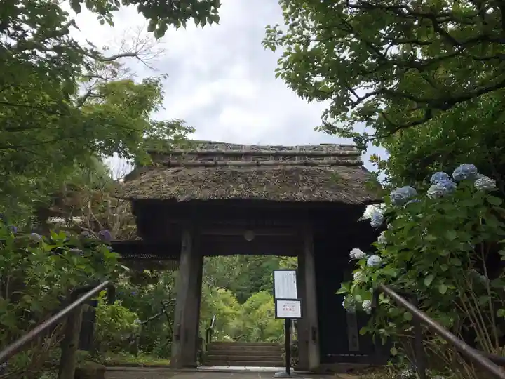 東慶寺の山門・神門