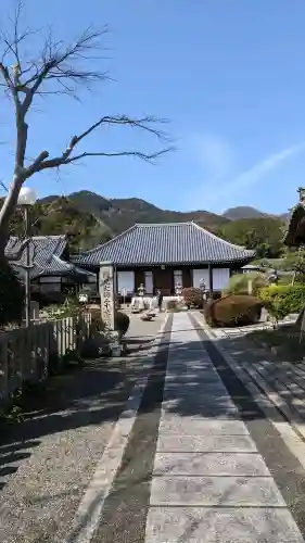 當麻寺の{uncategorized: "未分類", other: "その他", undefined: "問題あり", building: "その他建物", grave: "お墓", sacred_gate: "鳥居", guardian: "狛犬", statue: "像", buddha: "仏像", history: "歴史", nature: "自然", garden: "庭園", animal: "動物", pagoda: "塔", temizu: "手水舎", mountain_gate: "山門・神門", sanctuary: "本殿・本堂", subordinate: "末社・摂社", art: "芸術", scenery: "景色", jizo: "地蔵", ema: "絵馬", goshuin: "御朱印", omikuji: "おみくじ", items: "授与品その他", amulet: "お守り", goshuincho: "御朱印帳", eats: "食事", festival: "お祭り", votive_dance: "神楽", shichigosan: "七五三参", wedding: "結婚式", experience: "体験その他", initially: "初詣", around: "周辺", anti_infection: "感染症対策"}