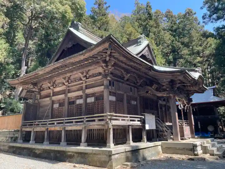 與瀬神社(与瀬神社)の{uncategorized: "未分類", other: "その他", undefined: "問題あり", building: "その他建物", grave: "お墓", sacred_gate: "鳥居", guardian: "狛犬", statue: "像", buddha: "仏像", history: "歴史", nature: "自然", garden: "庭園", animal: "動物", pagoda: "塔", temizu: "手水舎", mountain_gate: "山門・神門", sanctuary: "本殿・本堂", subordinate: "末社・摂社", art: "芸術", scenery: "景色", jizo: "地蔵", ema: "絵馬", goshuin: "御朱印", omikuji: "おみくじ", items: "授与品その他", amulet: "お守り", goshuincho: "御朱印帳", eats: "食事", festival: "お祭り", votive_dance: "神楽", shichigosan: "七五三参", wedding: "結婚式", experience: "体験その他", initially: "初詣", around: "周辺", anti_infection: "感染症対策"}